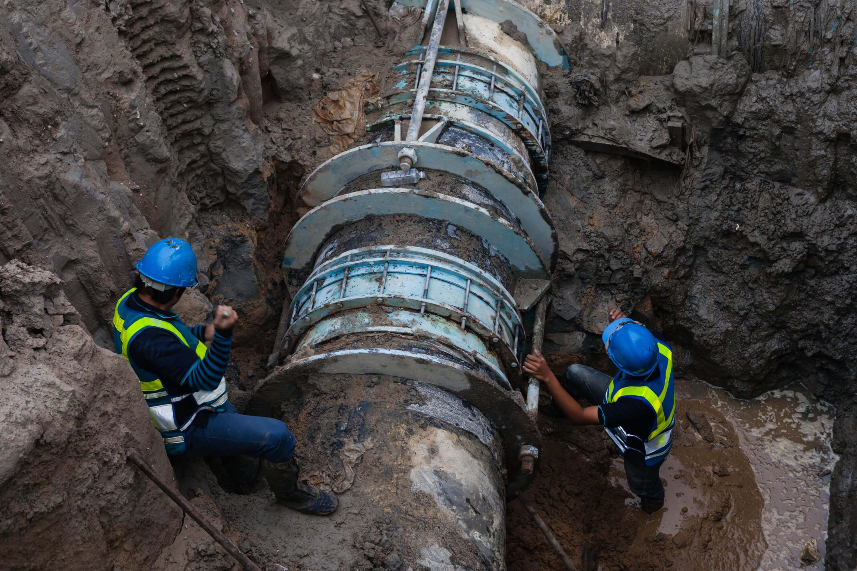 men in a hole in the ground