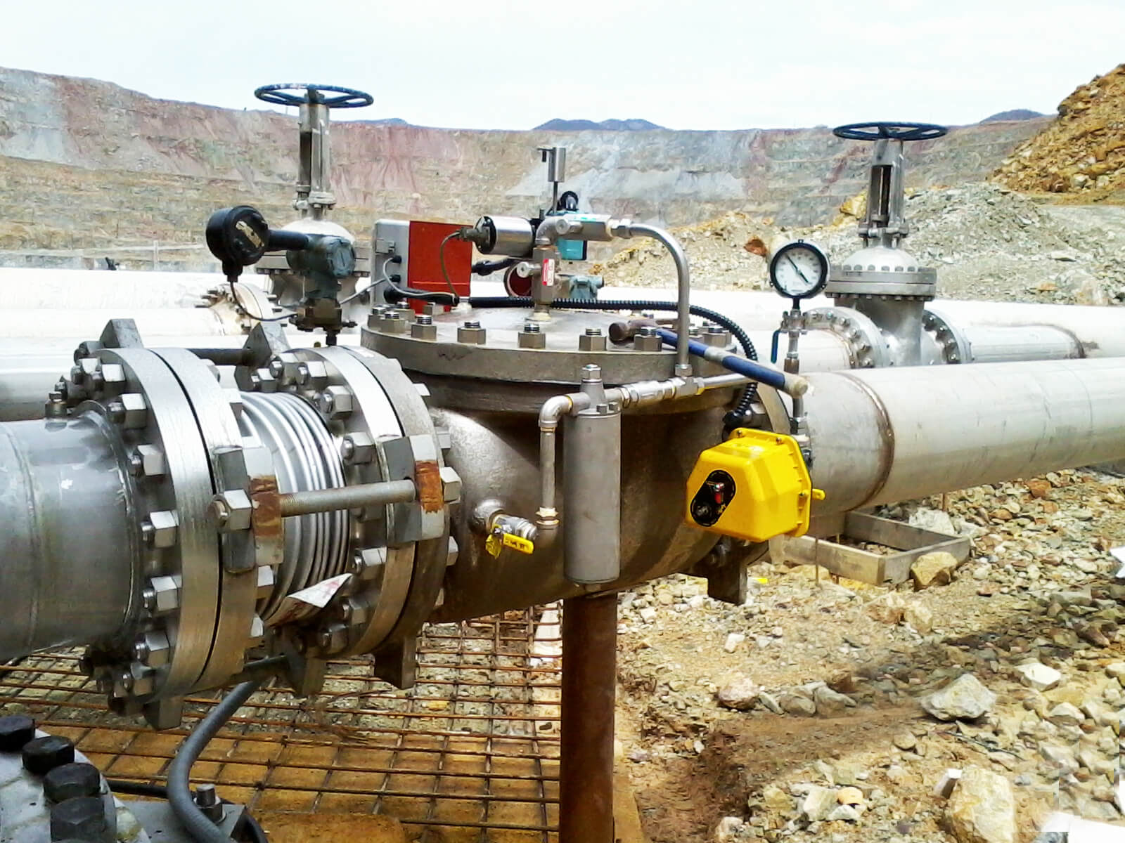 Cananea Mexico pump control and metering valve